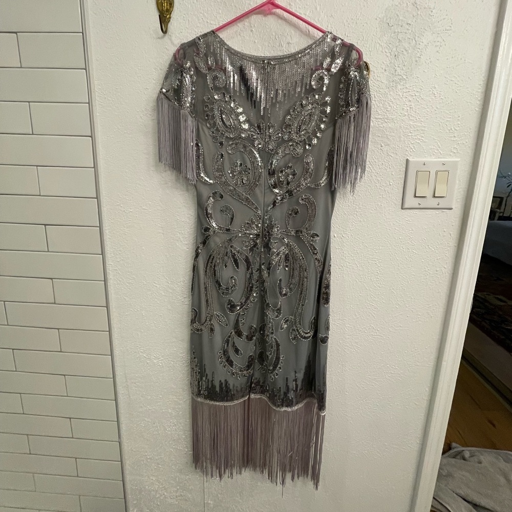 Babeyond flapper girl silver dress